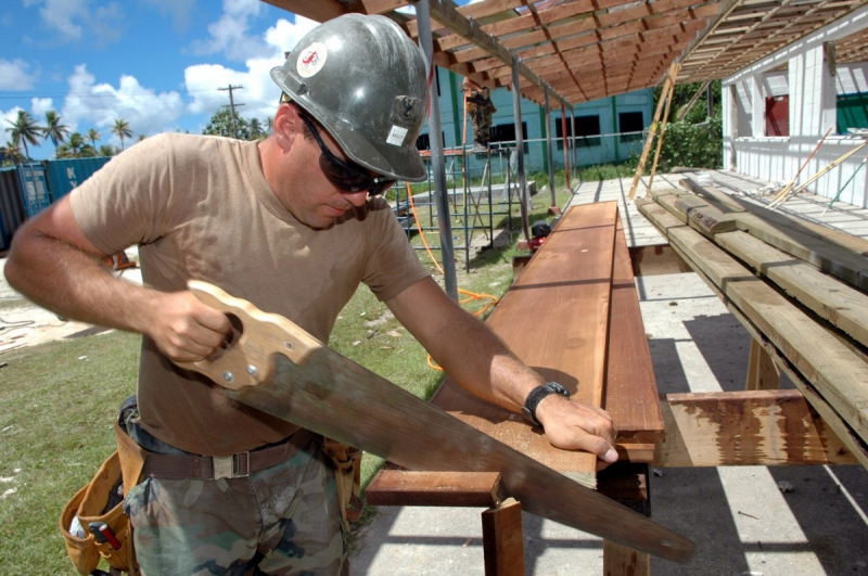 charpentier-TOUDON-min_worker_construction_building_carpenter_male_job_build_helmet-893290